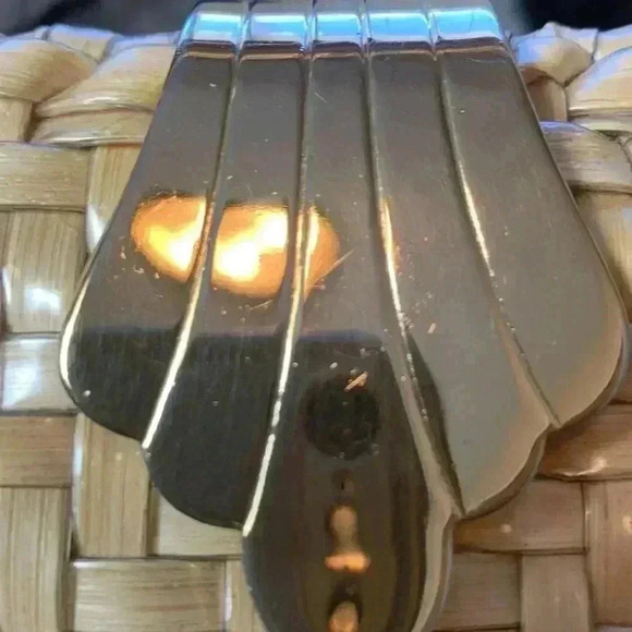 Source Unknown Hard Rattan Purse w Gold Coloured Hardware & Strap Secure Closure - Picture 12 of 12